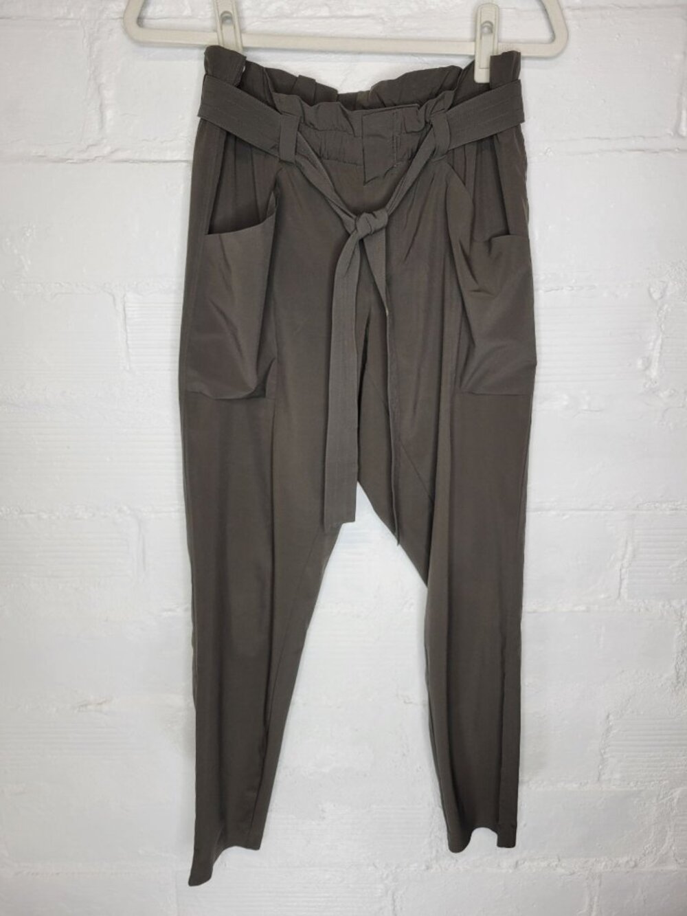 Athleta Women's Size 6 Pants Skyline Pant Paperbag Waist Green